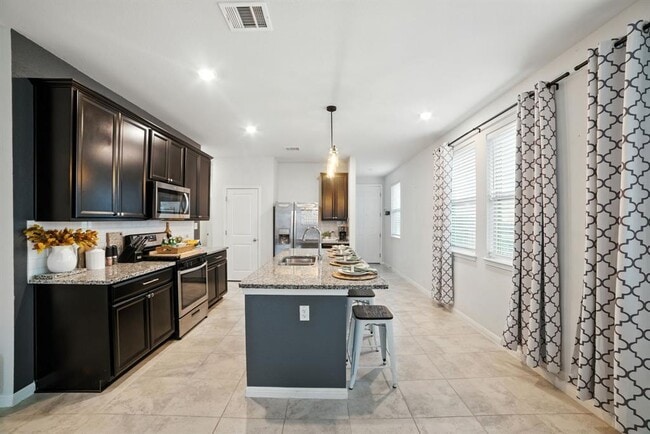 Building Photo - 324 Mountain Valley St