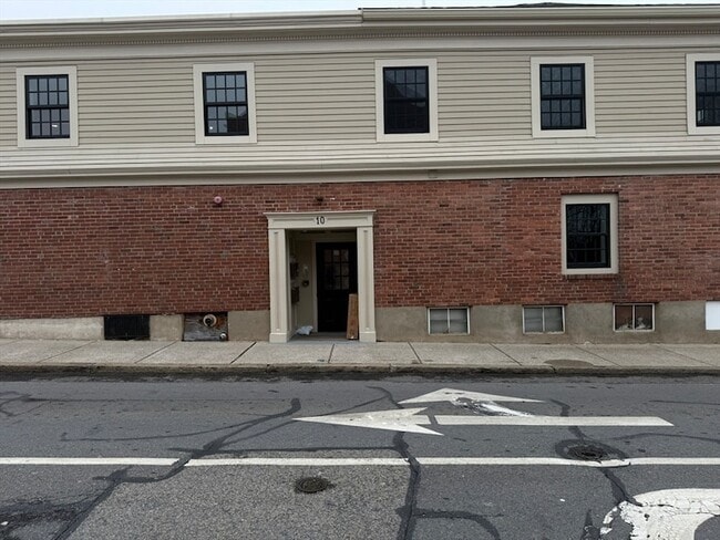 Building Photo - 10 Leyden St