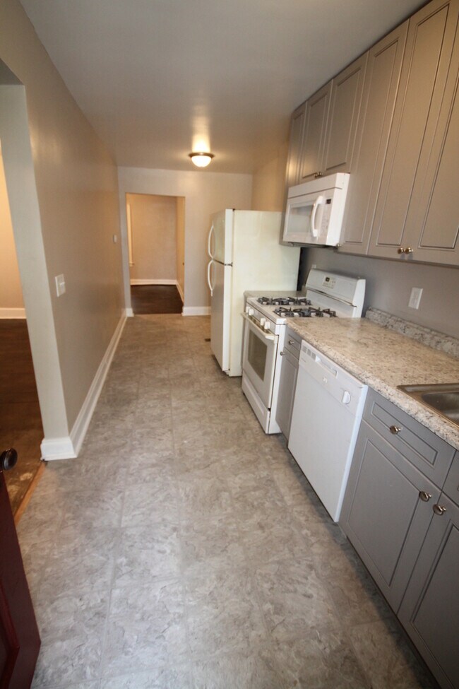 Building Photo - 356 Cliffside Dr