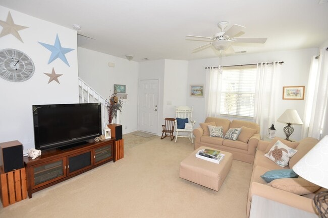 Building Photo - Lakefront Condo in Greenbrier