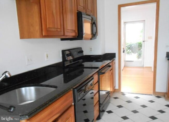 Building Photo - Impressive North Arlington Home with Abund...