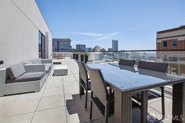 Building Photo - 1080 Sutter St