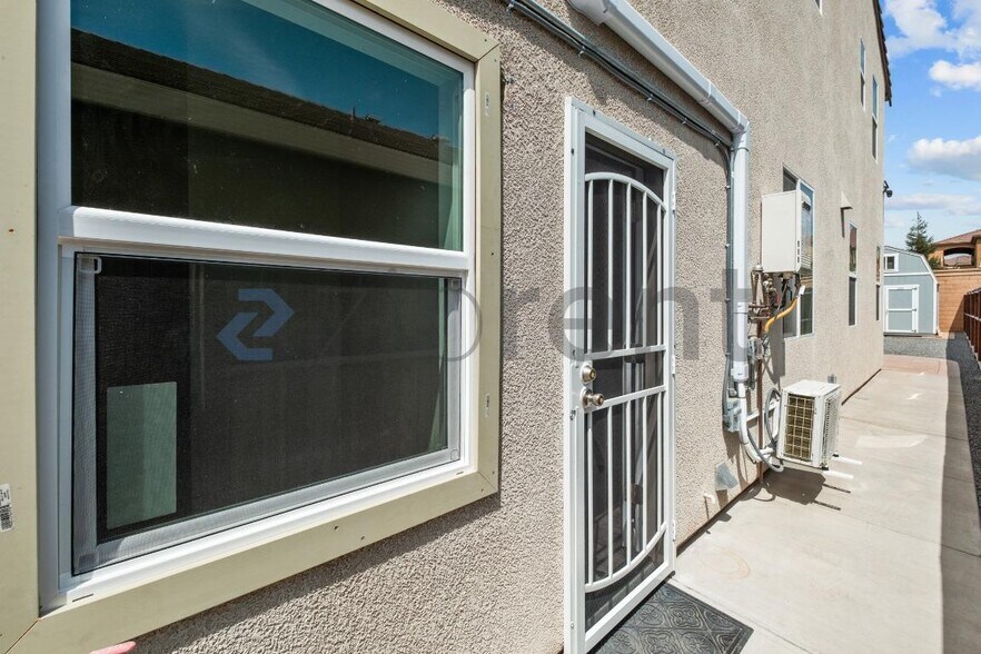 Building Photo - Unit ADU