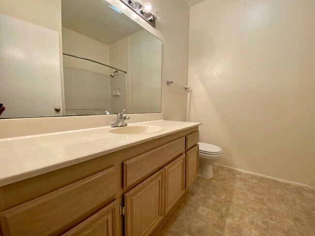 Building Photo - RB 2 Br 2 BathPetOK+washer+Dryer All Appl 2 Prkg spots>TEXT 858-774-1574