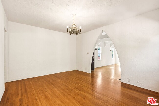 Building Photo - 2613 Cloverfield Blvd