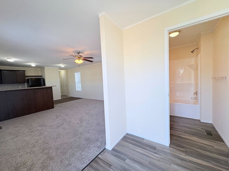 Building Photo - 10610 State Rte 762