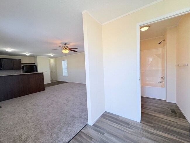 Building Photo - 10610 State Rte 762