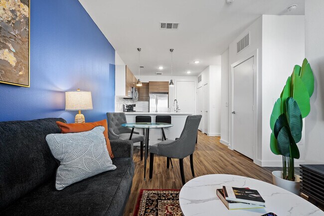 Building Photo - 2425 E Riverside Dr