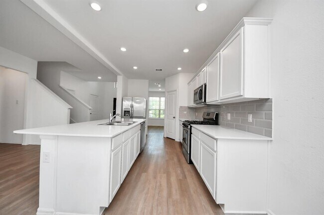 Building Photo - 24063 Hawthorn Lks Dr