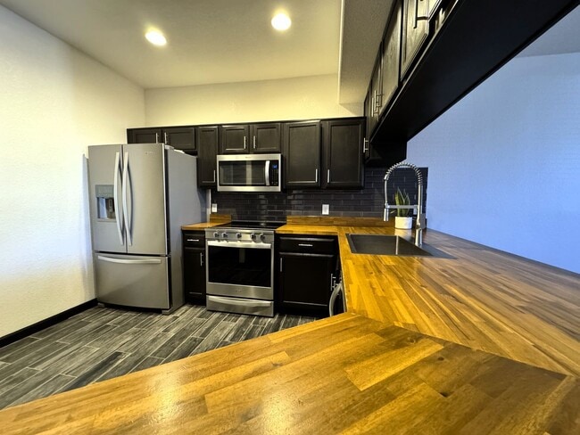 Building Photo - Modern Remodeled Condo with 3 Ensuite Bedr...