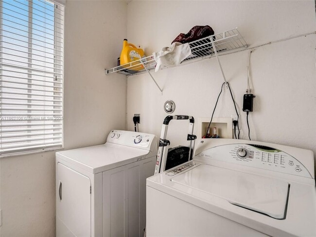 Building Photo - 14028 SW 274th Terrace
