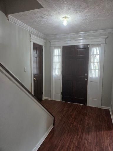 Building Photo - 2206 Country Club Dr SE