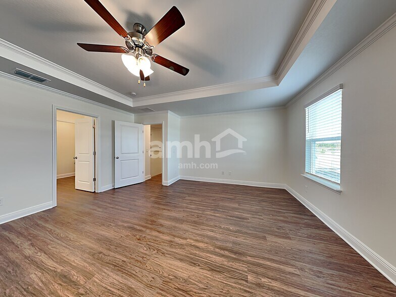 Building Photo - 820 Stairway Ln