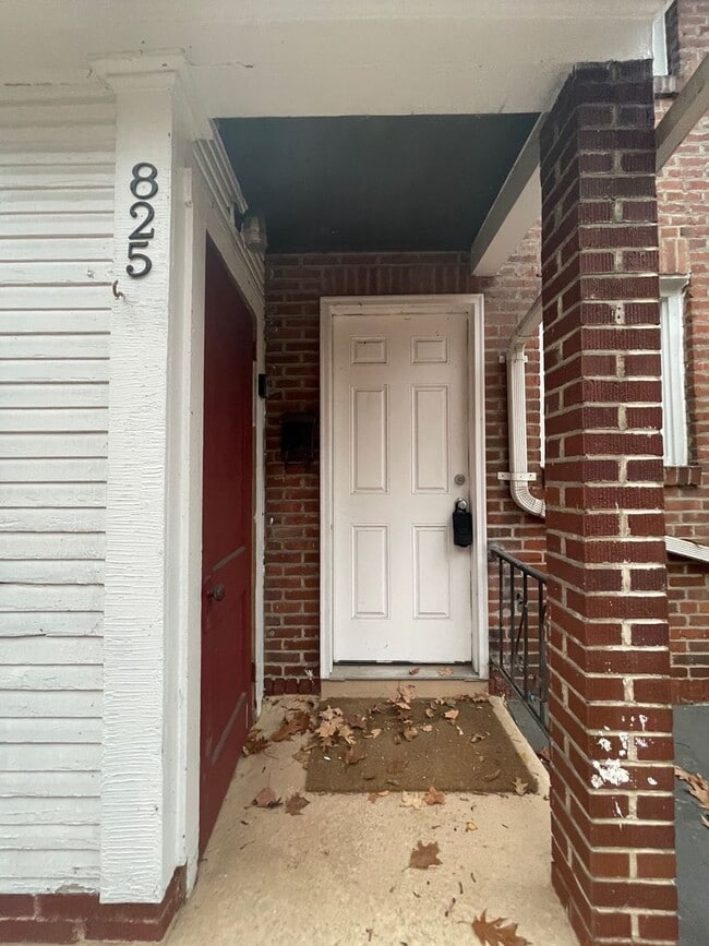 Building Photo - 825 N 6th St