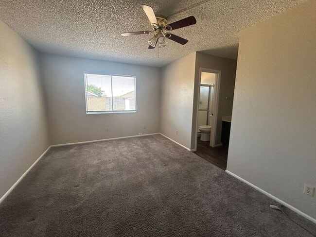 Building Photo - 456 N Glenview