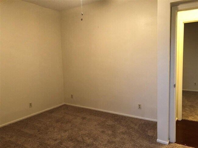 Building Photo - 2211 S Braeswood Blvd