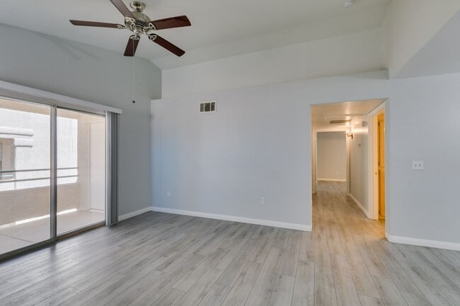 Building Photo - Updated 2-Bedroom Condo with Fireplace