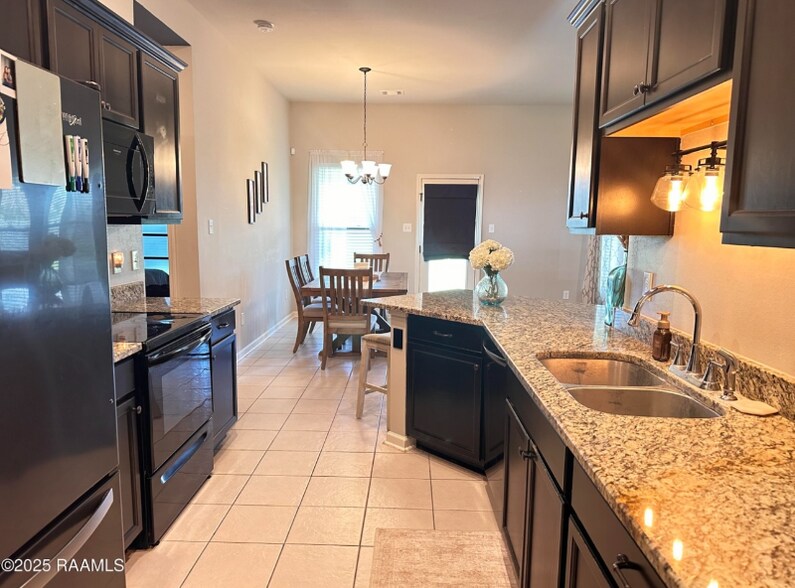 Building Photo - 209 Stanwell Ave