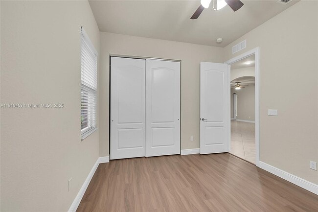 Building Photo - 9051 Edgewater Bend