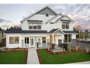 Building Photo - Charming Newer Model Home!