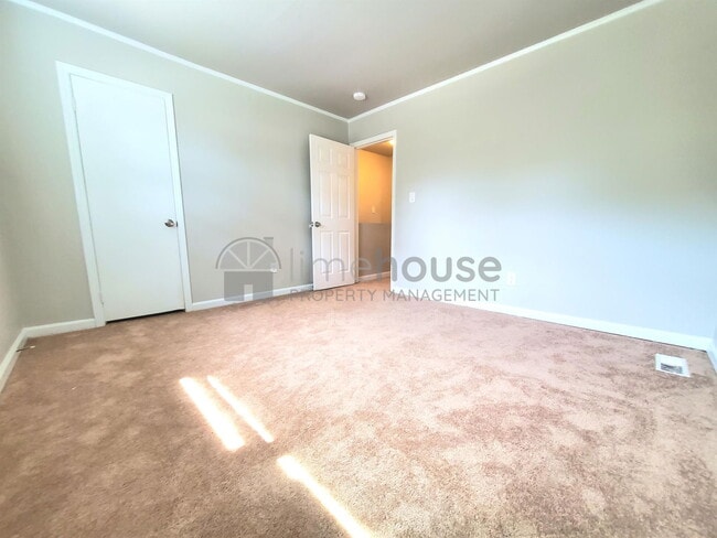 Building Photo - 119 Bob Ln