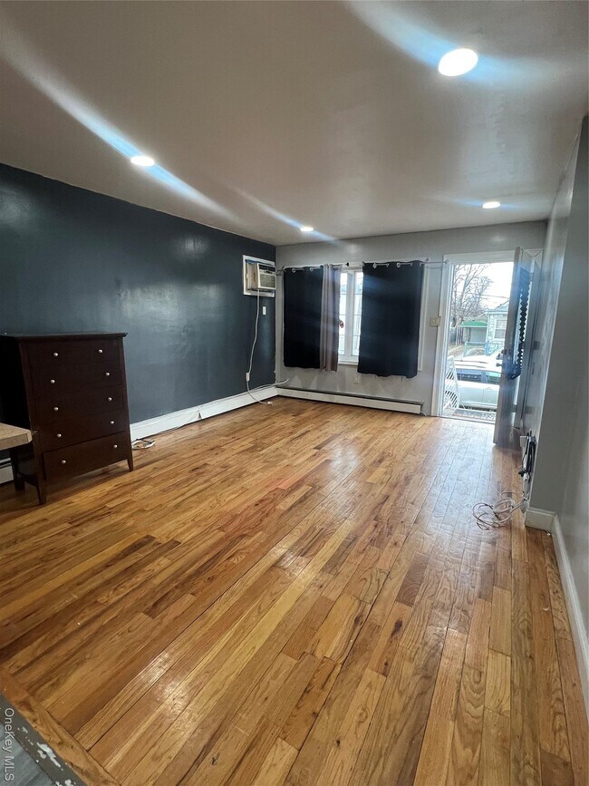 Building Photo - 180-11 146th Ave