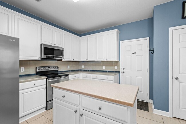 Building Photo - 587 Tuckahoe Rd