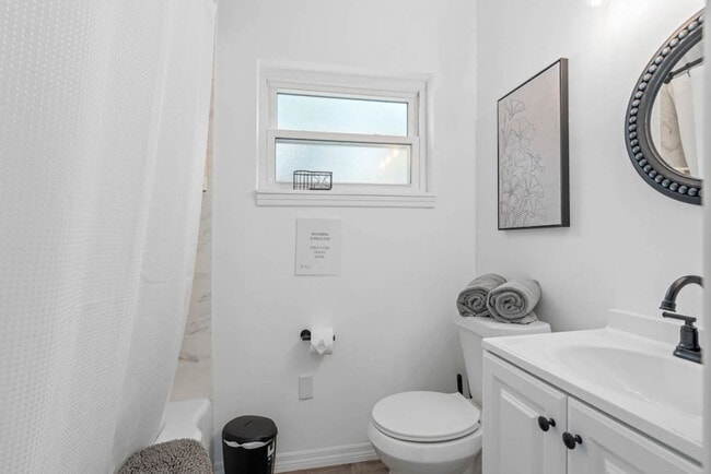 Building Photo - 4265 Wee St