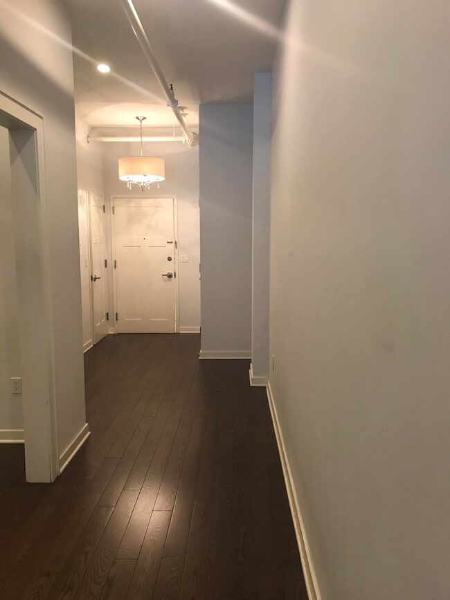 Building Photo - 5 Main St