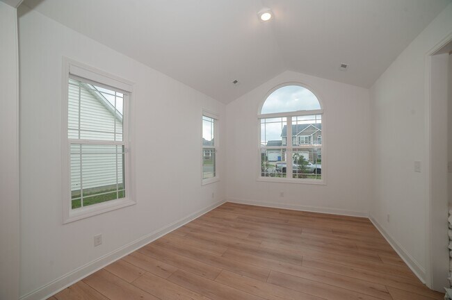 Building Photo - 212 Stafford Ave