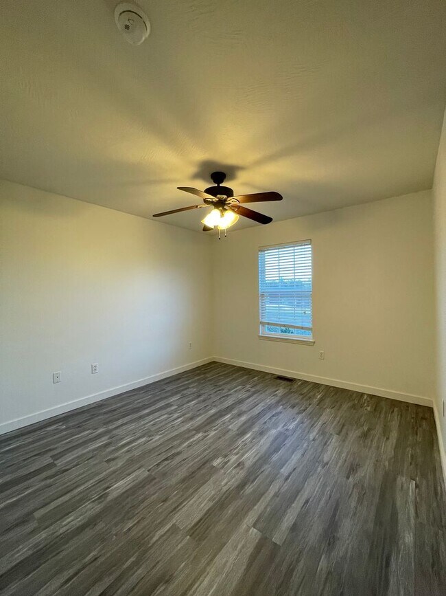 Building Photo - Kirkwood