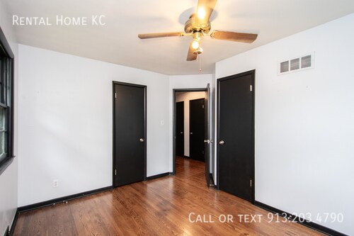Building Photo - 5240 Barton-