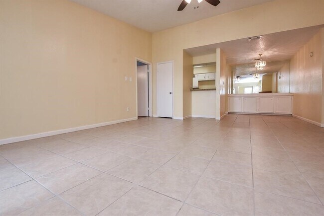 Building Photo - 10555 Turtlewood Ct