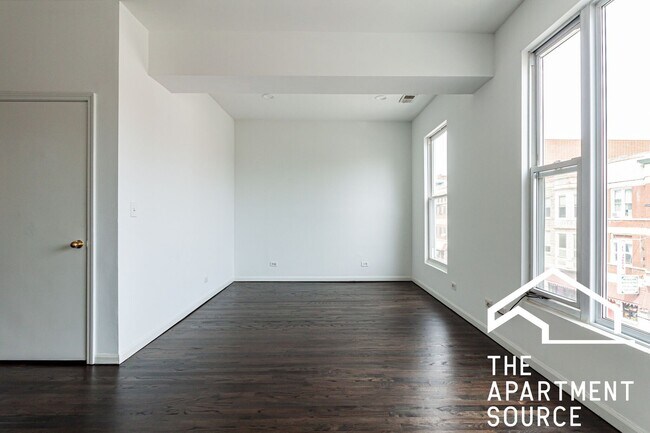 Building Photo - 3328 N Clark St