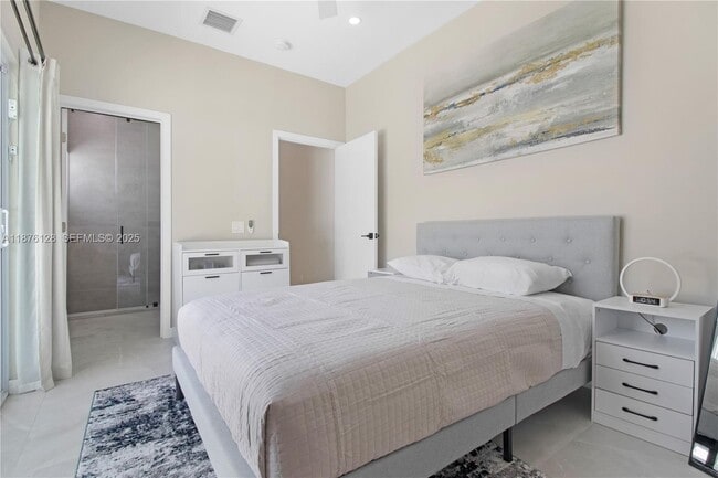 Building Photo - 14840 NE 8th Ave