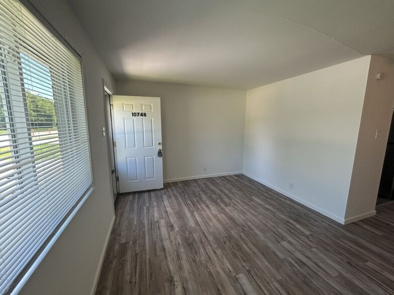 Building Photo - 10748 Tropic Dr