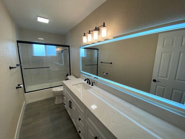 Building Photo - Fully Renovated Home on 5 Acres