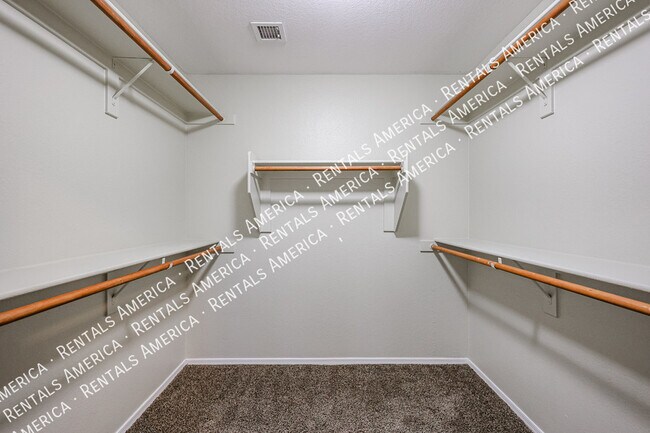 Building Photo - 658 S 110th Pl