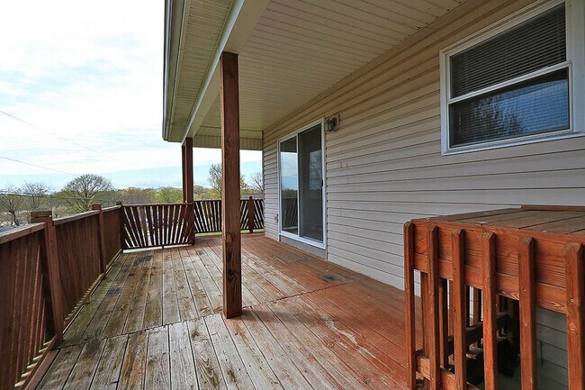 Building Photo - 4 Bedroom House Close to Campus