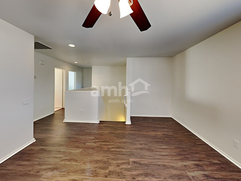 Building Photo - 17285 W Tara Ln