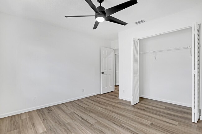Building Photo - 935 Honeytree Ln