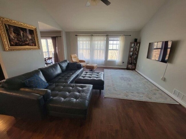 Building Photo - 230 Settlers Pass