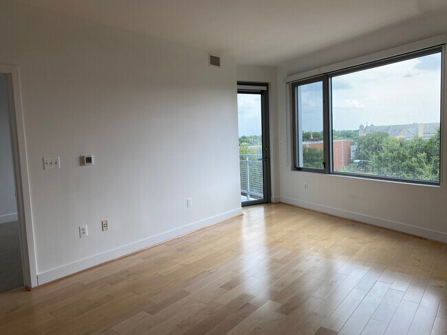Building Photo - 4101 Albemarle St NW