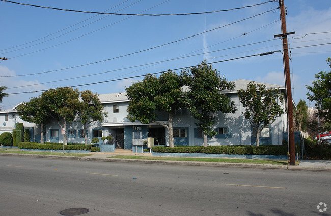 Building Photo - Mardi Gras Apartments