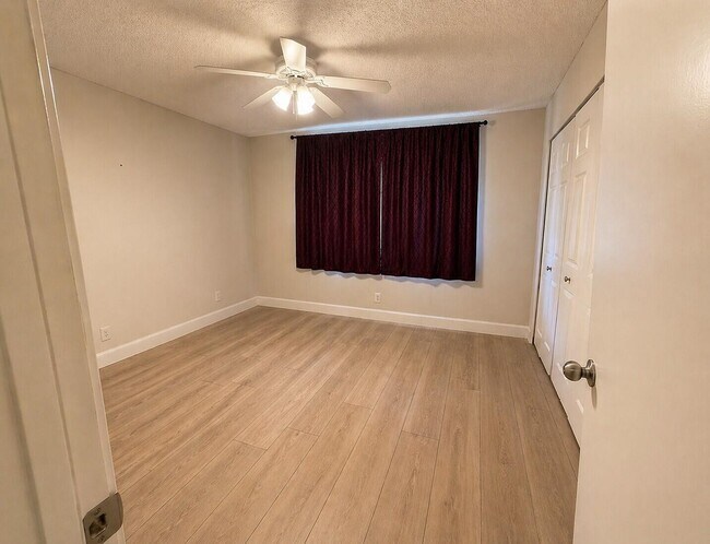 Building Photo - 370 NW 76th Ave