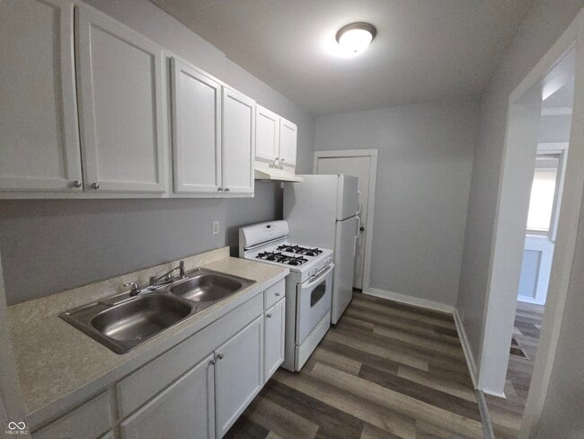 Building Photo - 143 W 35th St