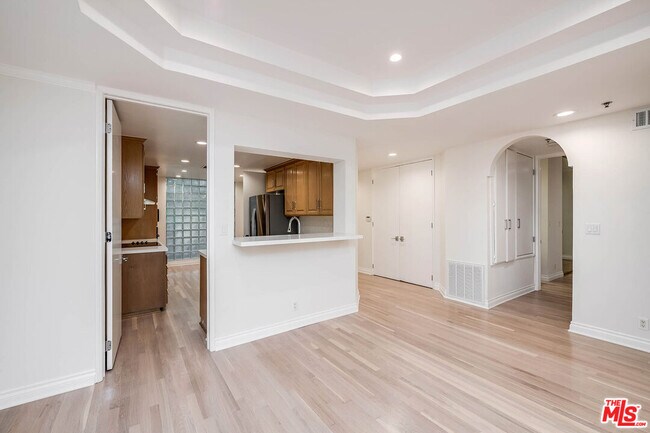 Building Photo - 2132 Century Park Ln