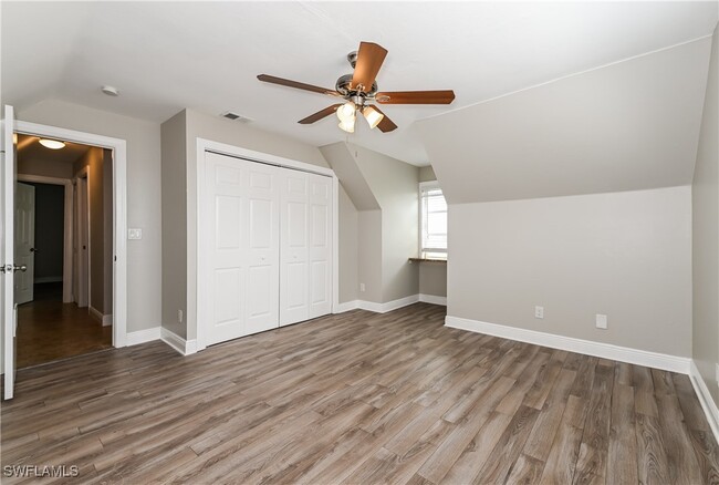 Building Photo - 2536 SW 11th Pl