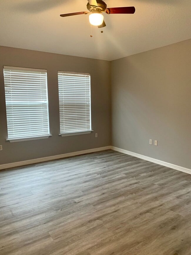 Building Photo - Spacious 2 bedroom/2 bath Condo with 1 car garage in Harmony for Rent