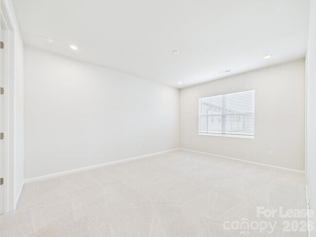 Building Photo - 3022 Hutton Gdns Ln
